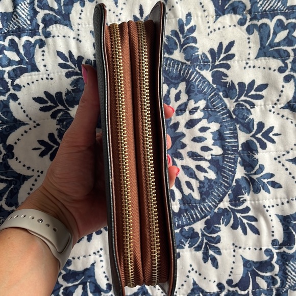 Black Pebbled wristlet - Picture 2 of 3